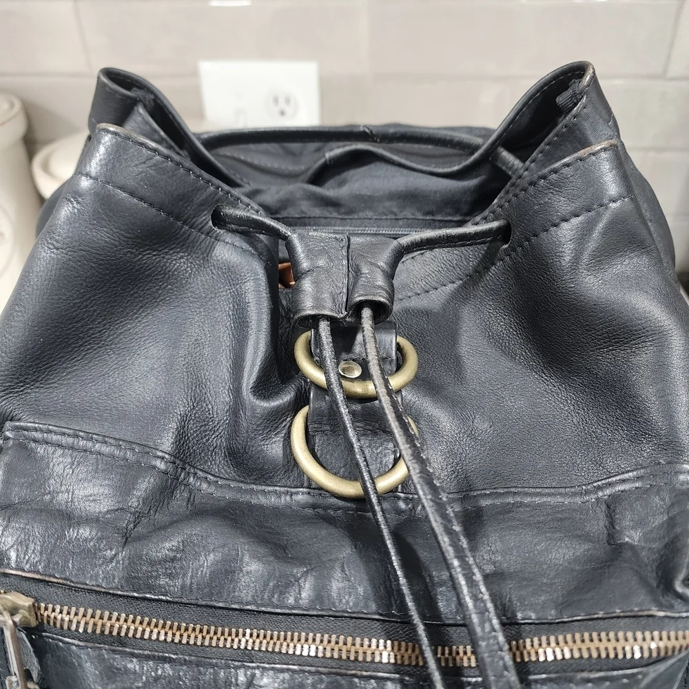 FRYE BLACK LEATHER BACKPACK